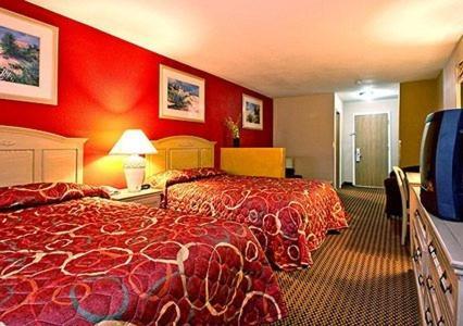 Econo Lodge Inn & Suites Walnut Room photo